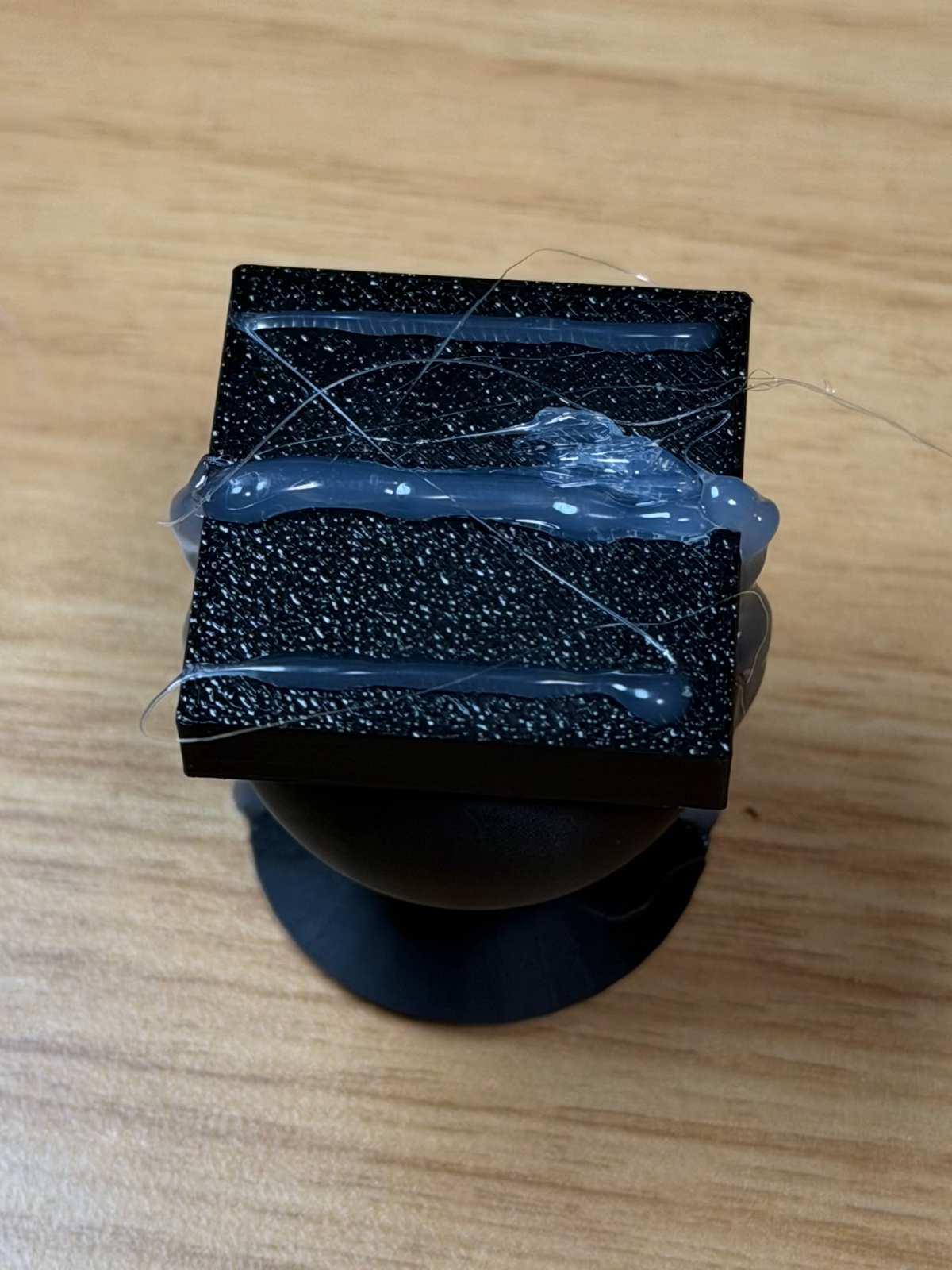 型の底面に付けたグルー