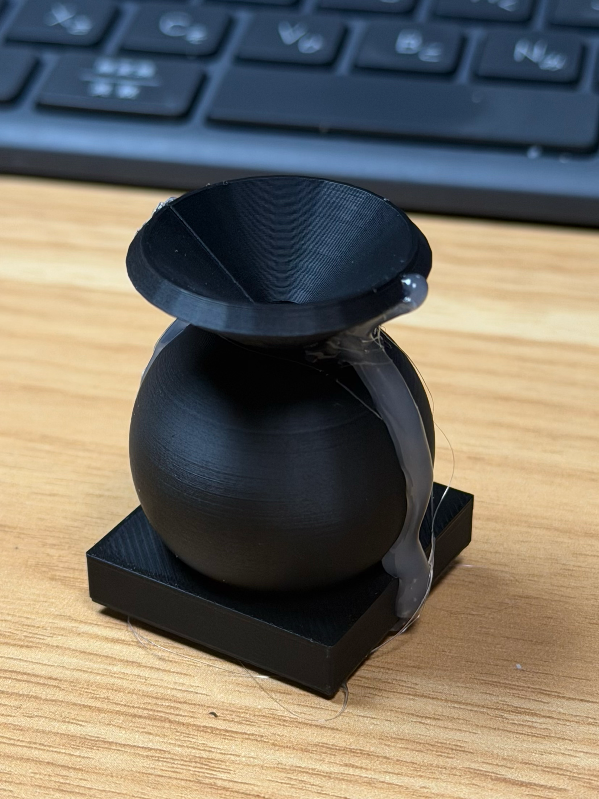 グルーで合わせ目を埋めた型
