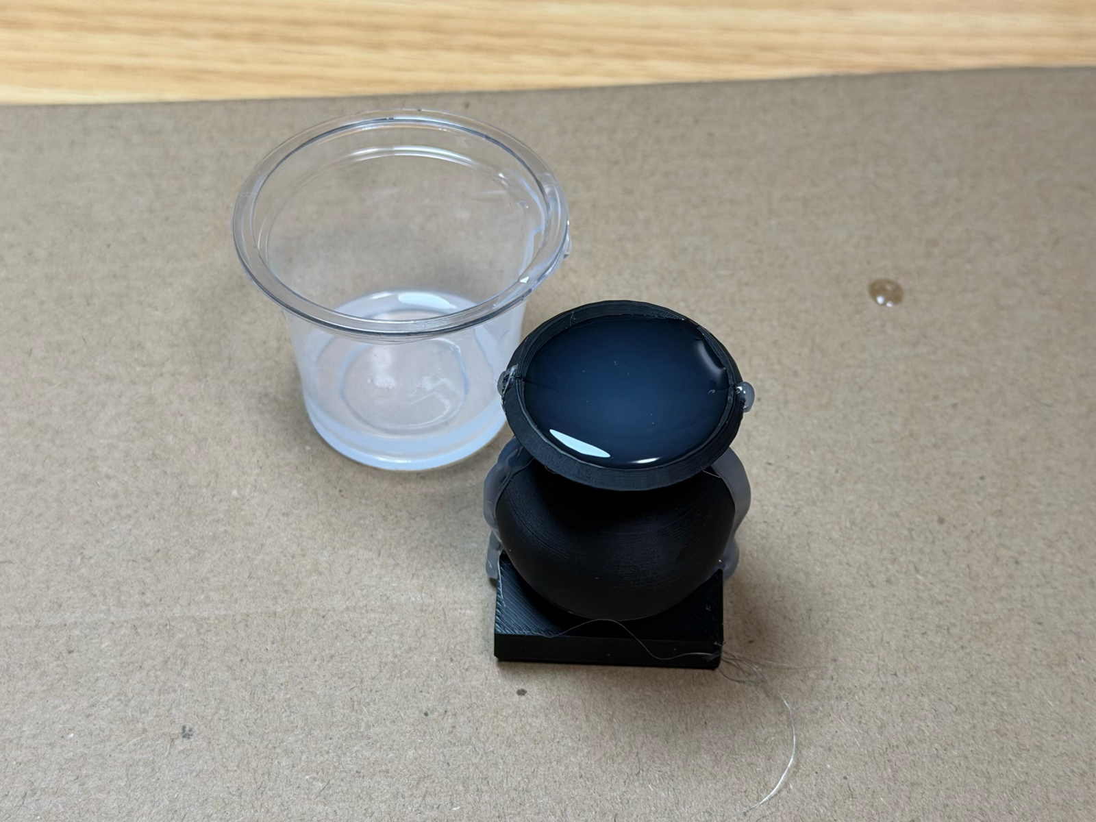 注ぎ口までシリコーンを流し込んだ型